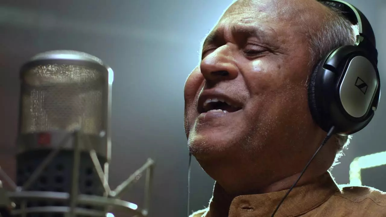 Anandha Kalippulla Udhadugalaal,Thalaigal Uyarattum Kathavu,